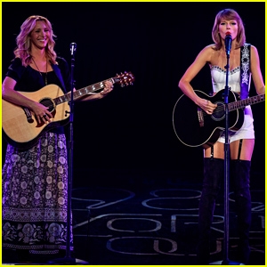 Taylor Swift & Lisa Kudrow Revive 'Smelly Cat' - Watch Now!