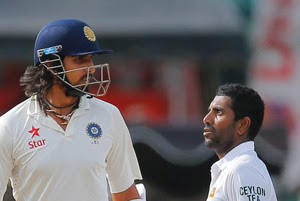 Sharma lets go at Dhammika during Test Match (photos)