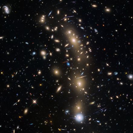Hubble Spots Biggest Sample of Faint, Early Galaxies
