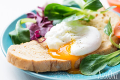 Whole wheat bread, poached egg and salad leaves