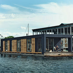 Minimal floating home in Copenhagen