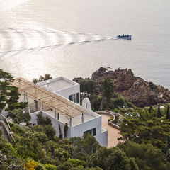 Villa Le Trident in the French Riviera renovated by 4a Architekten.