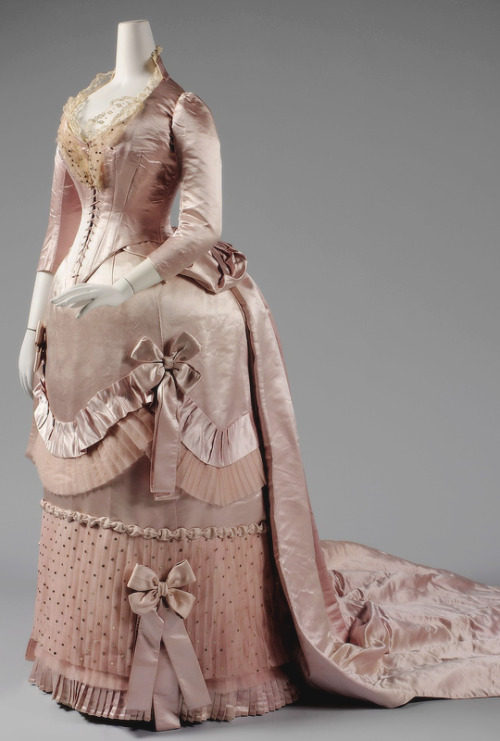 Court presentation ensemble by House of Worth c. 1888