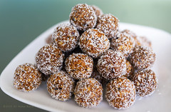 Raw Ball with Apricot Date Almond Coconut