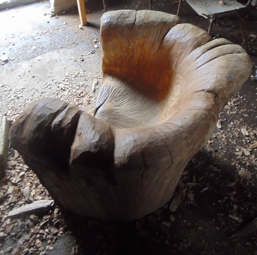 chair-carved-from-single-oak-stump-alex-johnson-5