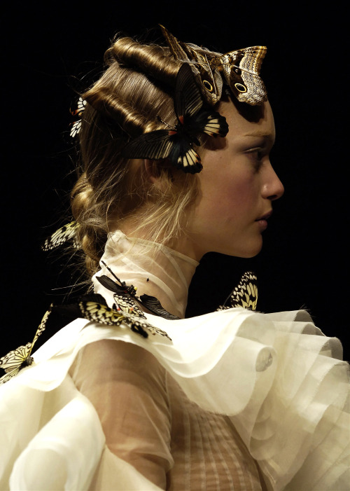 larastonesbitch: Gemma Ward at Alexander McQueen, Fall/Winter...