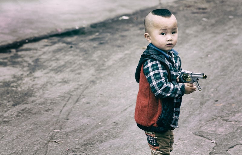 Boy with fake gun – Qingxi, China