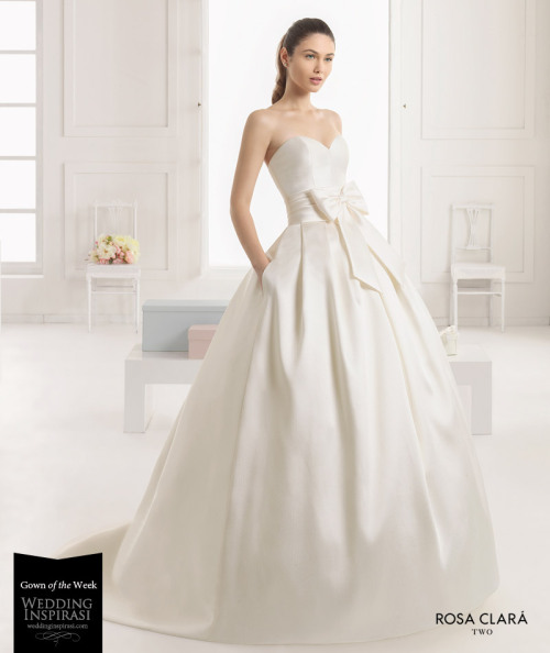 Our Gown of the Week is lovely as can be! “Enebro” by Rosa Clara...