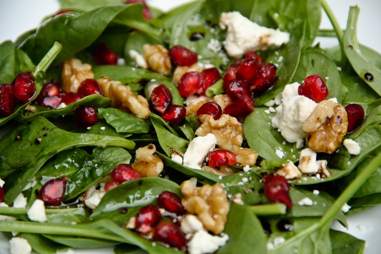 Pomegranate and spinach salad