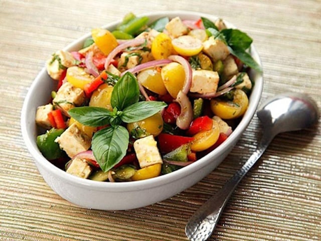 Mediterranean-Chopped-Salad