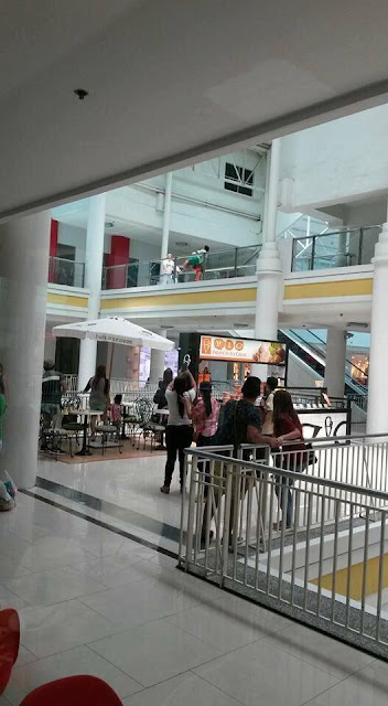 BREAKING NEWS: A man tries to commit suicide at the Ayala Mall in Cebu! 