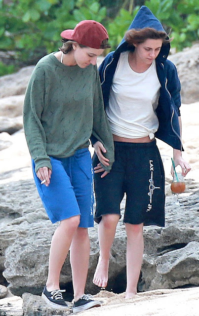 Kristen Stewart was spotted kissing another woman! Is she a lesbian?
