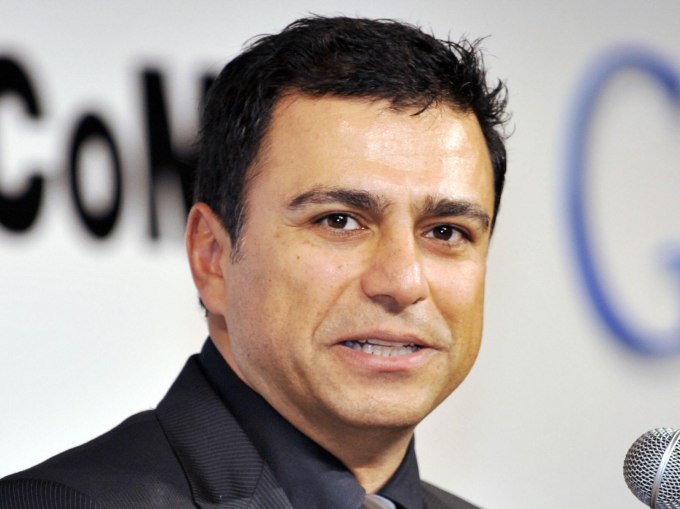 US Internet giant Google senior vice president Omid Kordestani announces Google and Japanese mobile communication giant NTT DoCoMo partnership which include providing Google's search and other services on the NTT DoCoMo's i-mode mobile Internet service in Tokyo 24 January 2008. (Photo: YOSHIKAZU TSUNO/AFP/Getty Images)
