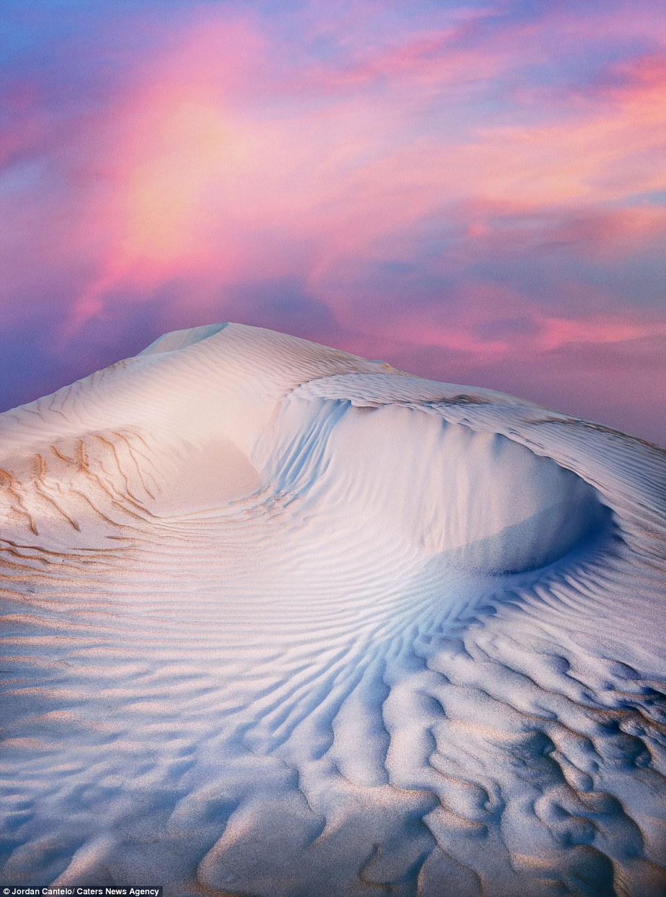 These stunning vistas look like they are part of an arctic tundra with the sand looking like snow, but they are sweltering to see in real life 