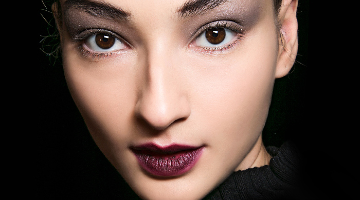Тенденция: оттенки фиолетового в макияже