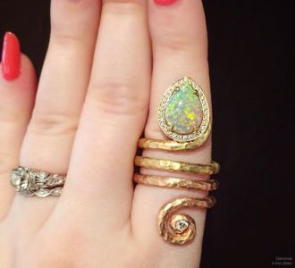 Hello, super cool @pamelafromanfj opal and diamond ring! I adore this piece's shape and its mixed metals.