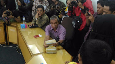 Datangi PP Muhammadiyah, Istri Siyono Kembalikan 2 Gepok Uang dari Densus 88