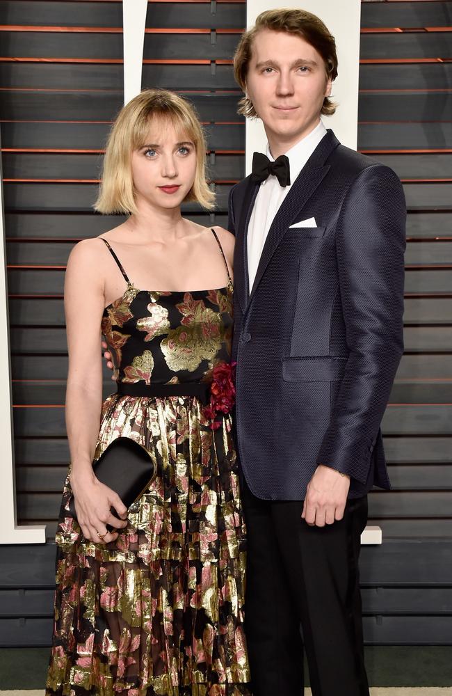 Actors Zoe Kazan (L) and Paul Dano attend the 2016 Vanity Fair Oscar Party Hosted By Graydon Carter at the Wallis Annenberg Center for the Performing Arts on February 28, 2016 in Beverly Hills, California. (Photo by Pascal Le Segretain/Getty Images)