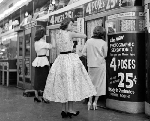 Frank Larson- Photo booth, NYC, 1954 