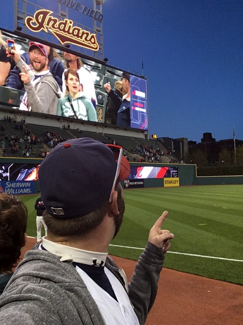 funny sports image MLB cleveland baseball fan takes scoreboard selfie