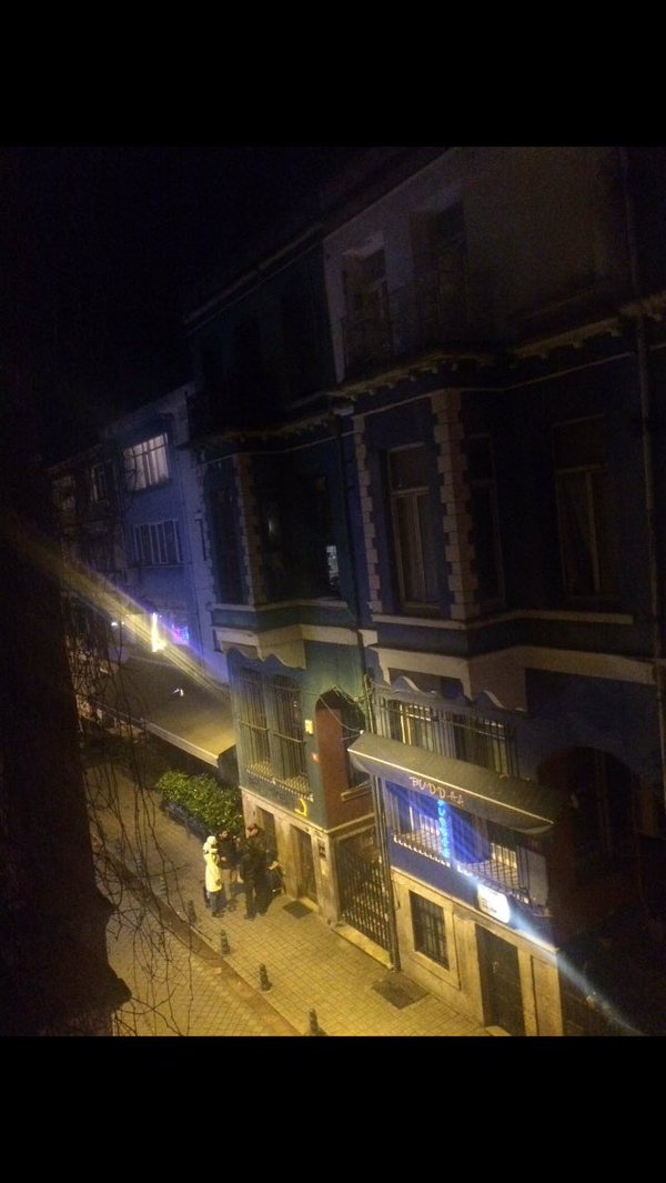"Bu gece Kadıköy Barlar Sokağı .. Teröristin , basiretsizin ortak çalışması .. https://twitter.com/mesut_sure/status/711279482645127168?s=03