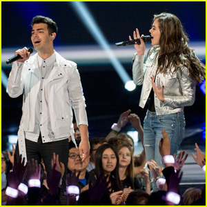 Hailee Steinfeld & DNCE Take the Stage at RDMA 2016
