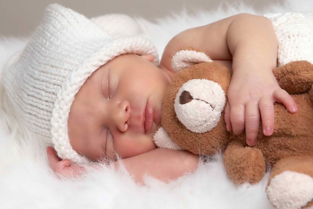 baby_sleeping_with_teddy