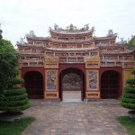 Puerta decorada en la Ciudadela de Hué