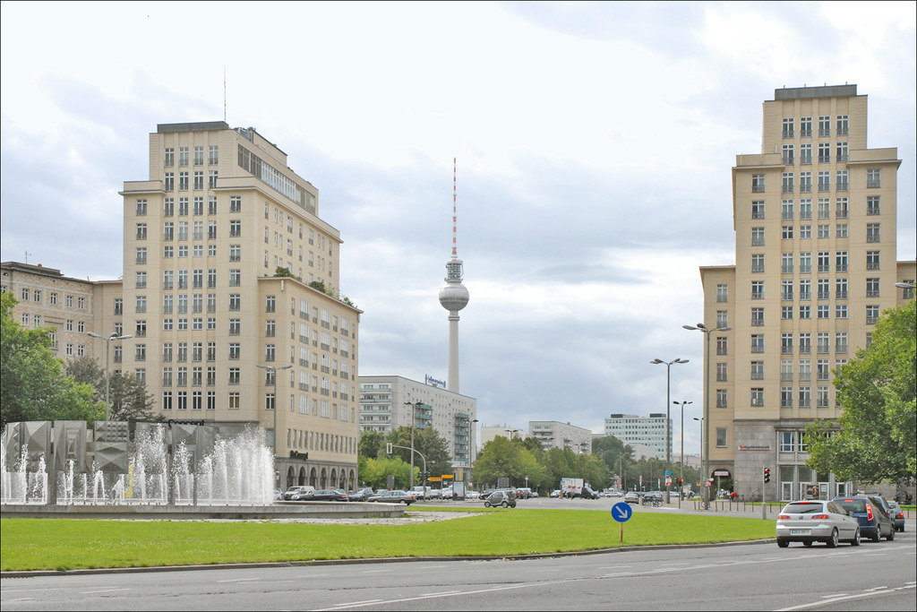 La Strausberger Platz (Karl-Marx-Allee, Berlin)