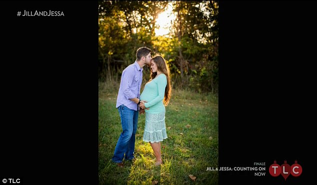 Pregnancy picture: Jessa and Ben had pictures taken by a professional to document her pregnancy