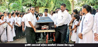 For the funeral of Imeshi and Sharon 3000 schoolgirls have participated