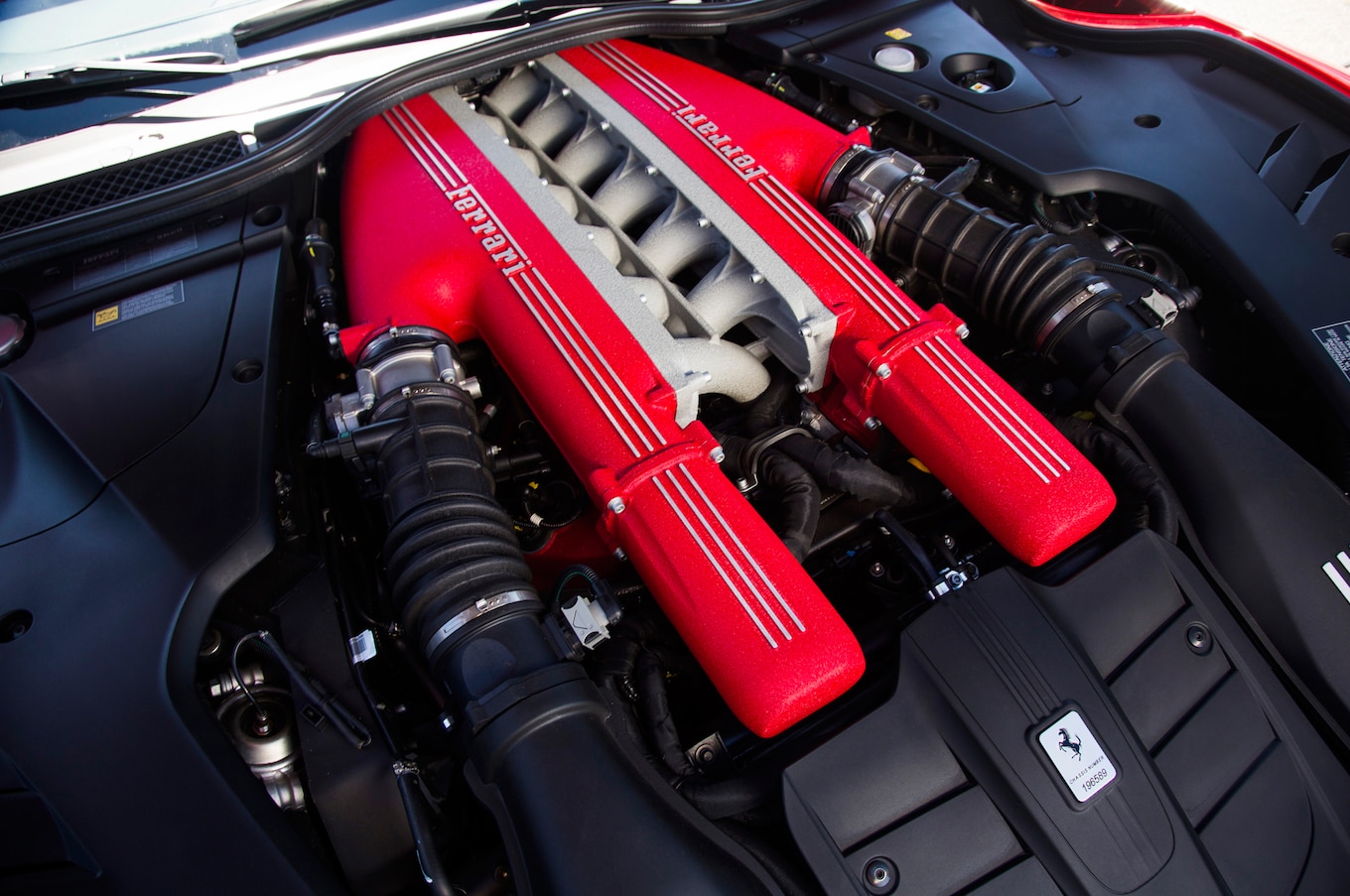 2014-Ferrari-F12-Berlinetta-engine