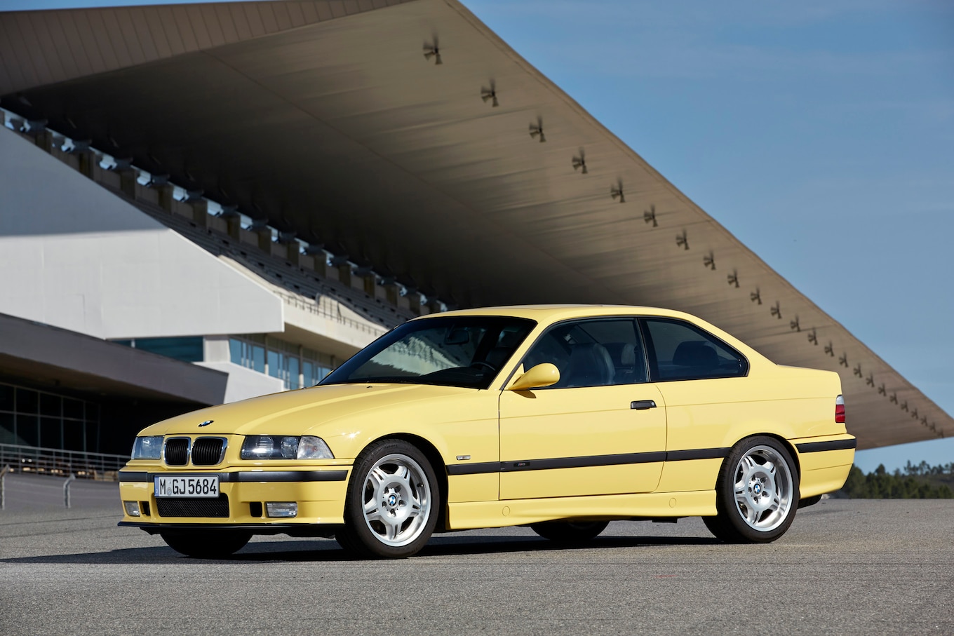 BMW-M3-E36-front-three-quarters