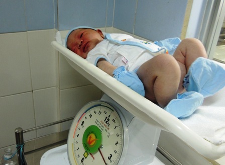 Bé Nguyễn Việt Kha nặng 3,5 kg, chào đời đúng 0h ngày mồng 1 Tết Giáp Ngọ