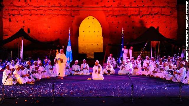 Every year, The Marrakesh Popular Arts Festival features singers, dancers, theater troupes, fortune tellers, fire-swallowers, and snake charmers from all over Morocco and abroad. 