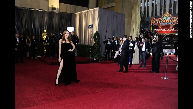 Angelina Jolie's right leg at the 2012 Oscars: Never. Forget. 