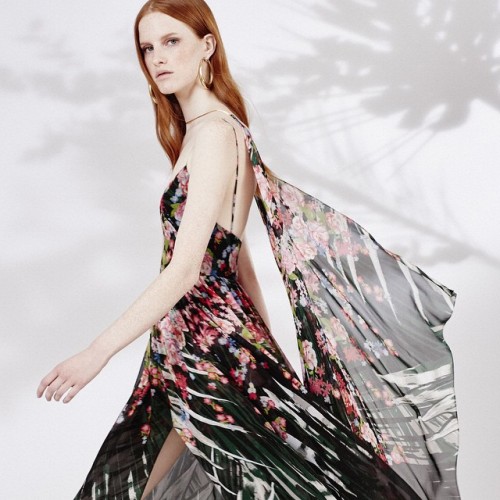 The ELIE SAAB Resort 2016 captures an iconic blend of...