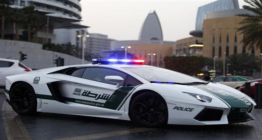 هل تضم شرطة دبي سيارة لافيراري لأسطولها ؟ 