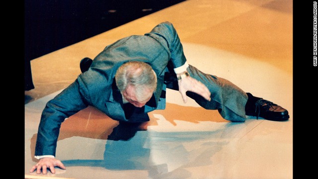 When Jack Palance wins best supporting actor in 1992 for "City Slickers" he thrills the crowd by dropping to the floor and performing one-handed push-ups <a href='http://ift.tt/1foy6BQ' target='_blank'>during his acceptance speech.</a> Not bad for a septuagenarian. 