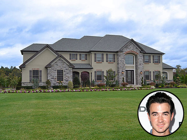 Kevin Jonas Renting House on airbnb for Super Bowl Weekend