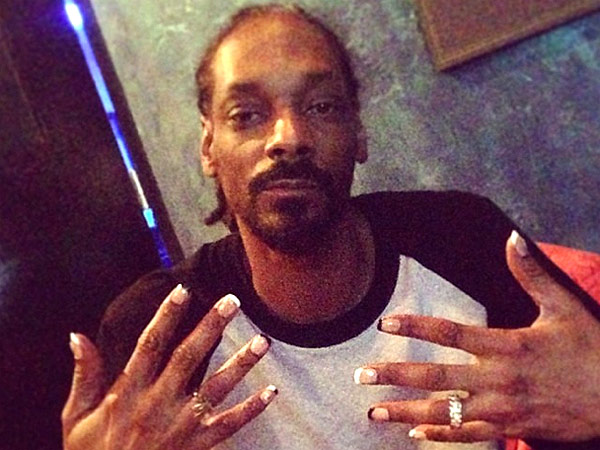 Snoop Dogg manicure
