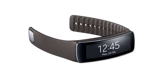 Gear Fit Grey 520x245 Samsung announces Gear Fit fitness band with heart rate monitor, pedometer and 1.84” display
