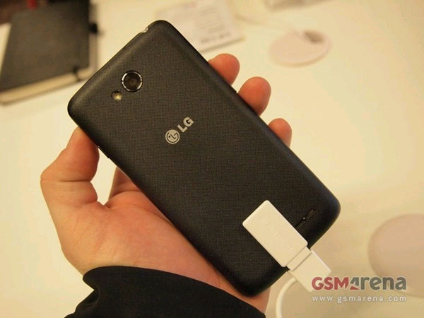 Cận cảnh smartphone viền siêu mỏng LG L90