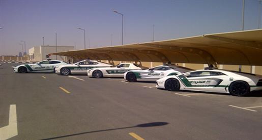 هل تضم شرطة دبي سيارة لافيراري لأسطولها ؟ 