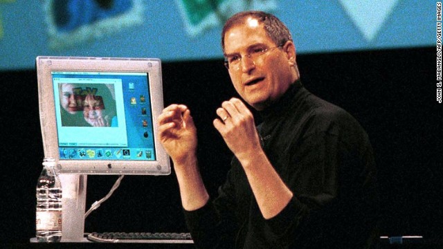 Apple CEO Steve Jobs demonstrated a preview of Apple's forthcoming Mac OS X operating system during his WWDC keynote address in May 2000.