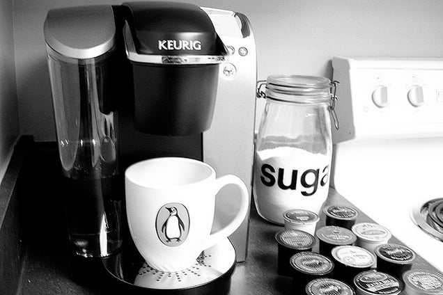 Clean Your Keurig Coffee Maker With a Paper Clip, Straw, and Vinegar