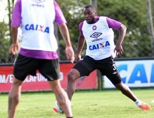 Manoel voltou aos treinamentos no CT do Caju (Foto: Divulgação/ Site oficial Atlético-PR)