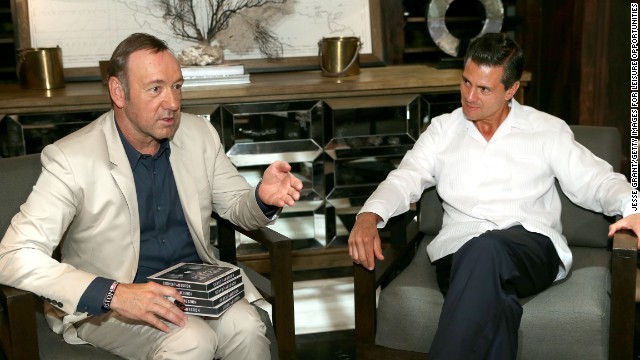 Kevin Spacey (left) met with Mexico President Enrique Pena Nieto and signed a DVD box set of his series 