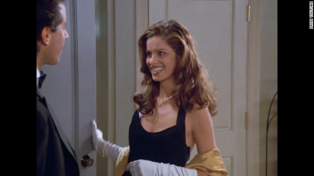 <strong>Amanda Peet </strong>is in season eight as Jerry's date to the Tonys. Peet plays a waitress named Linette who has a male roommate (who she is also probably seeing on the side). Eventually Linette starts to date Jerry exclusively but her active lifestyle gets to Jerry. Peet's reputation got a boost playing Marin in "Something's Gotta Give" opposite Jack Nicholson and Diane Keaton.