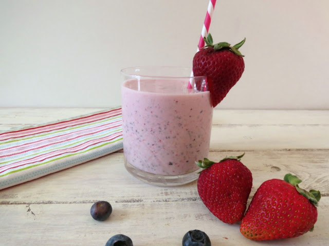 Berries and Oats Breakfast Smoothie